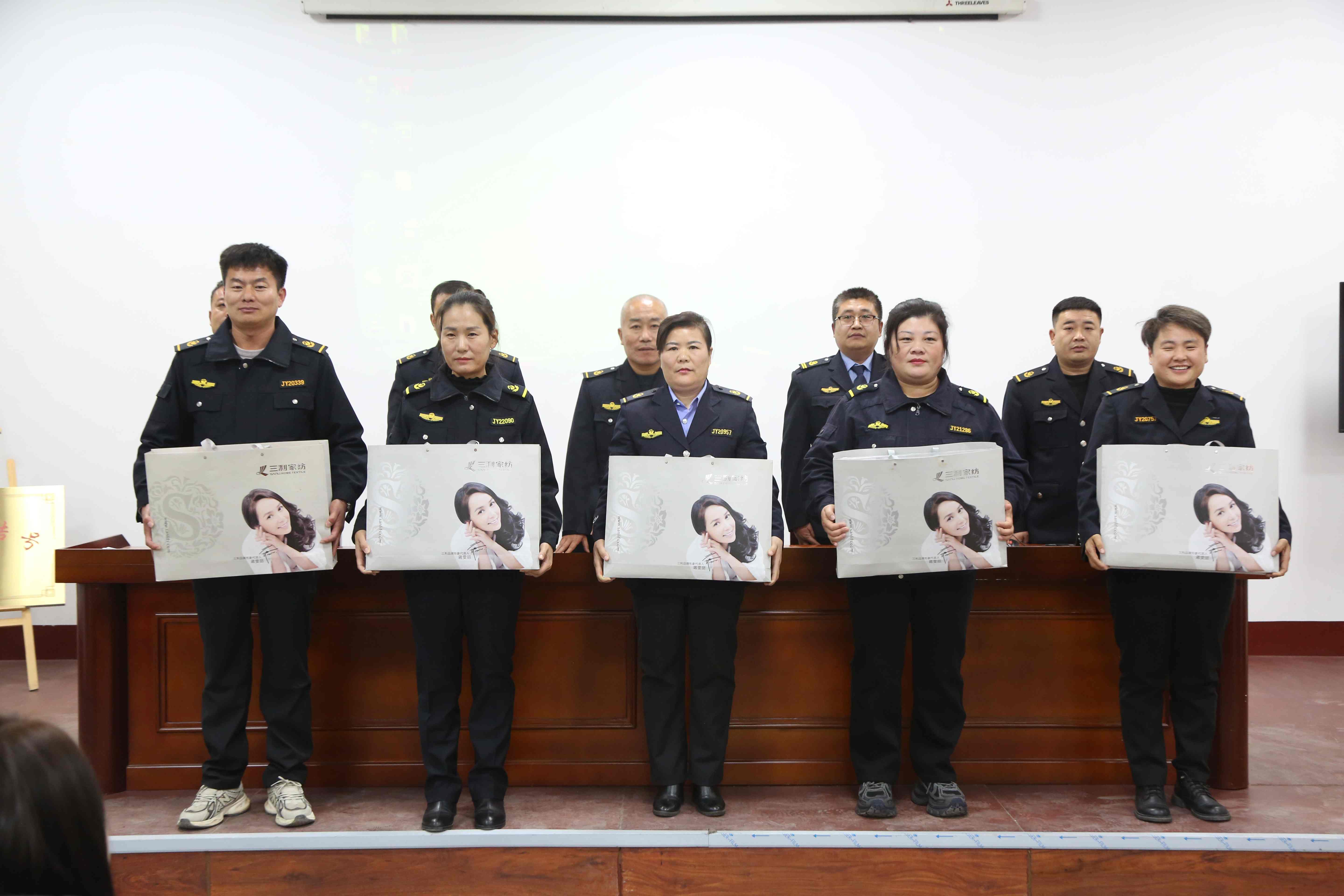 2Q2A8519.jpg 2Q2A8519.jpg